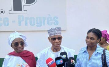 Distinction : Le journal l’Essentiel recompense l’ancien ministre Alpha Ousmane Diallo