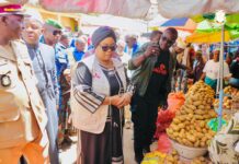 Mamou : Fatima Camara au chevet des consommateurs pour garantir des prix justes