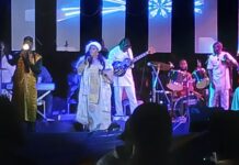 Musique : Sona Tata Condé dédicace son nouvel opus sous le signe de la maturité