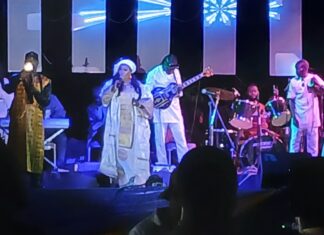 Musique : Sona Tata Condé dédicace son nouvel opus sous le signe de la maturité