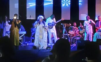 Musique : Sona Tata Condé dédicace son nouvel opus sous le signe de la maturité