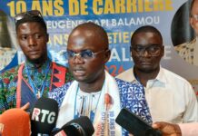 Médias en Guinée : Le parcours inspirant d’Eugène Capi Balamou célébré à la 8ème édition d’AR-COM